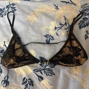 Black lacy bra/bikini top